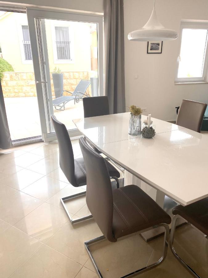Apartment Bol A6 With Pool From 45 Eur Per Person Exterior photo